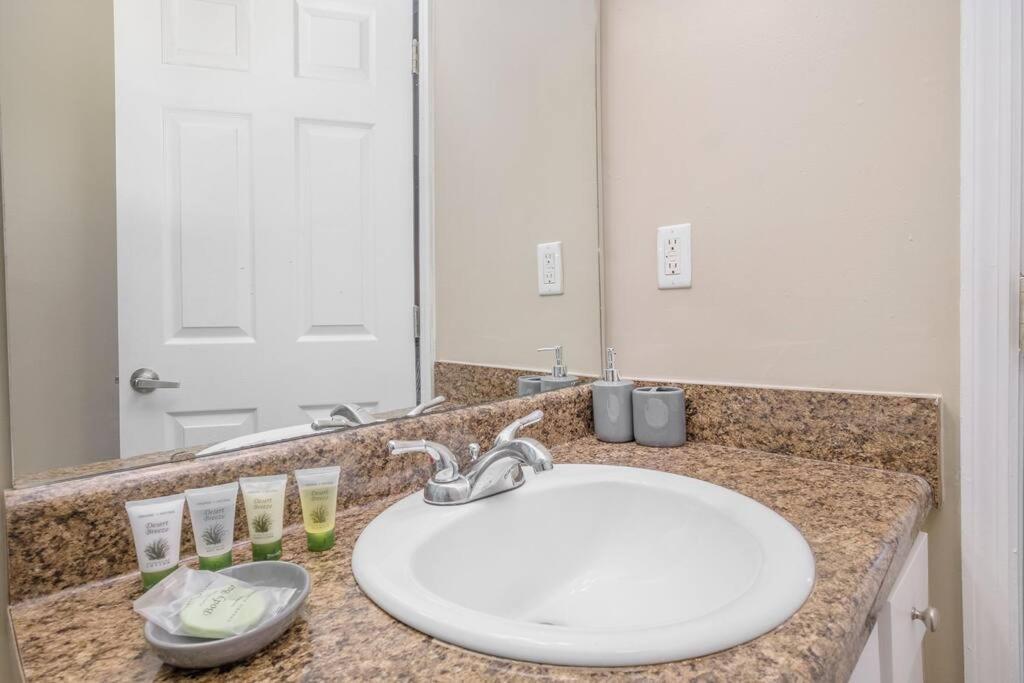 Charming Apartment With Wi-Fi Charlotte Ngoại thất bức ảnh
