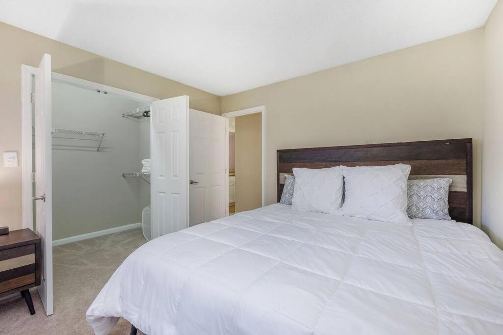 Charming Apartment With Wi-Fi Charlotte Ngoại thất bức ảnh